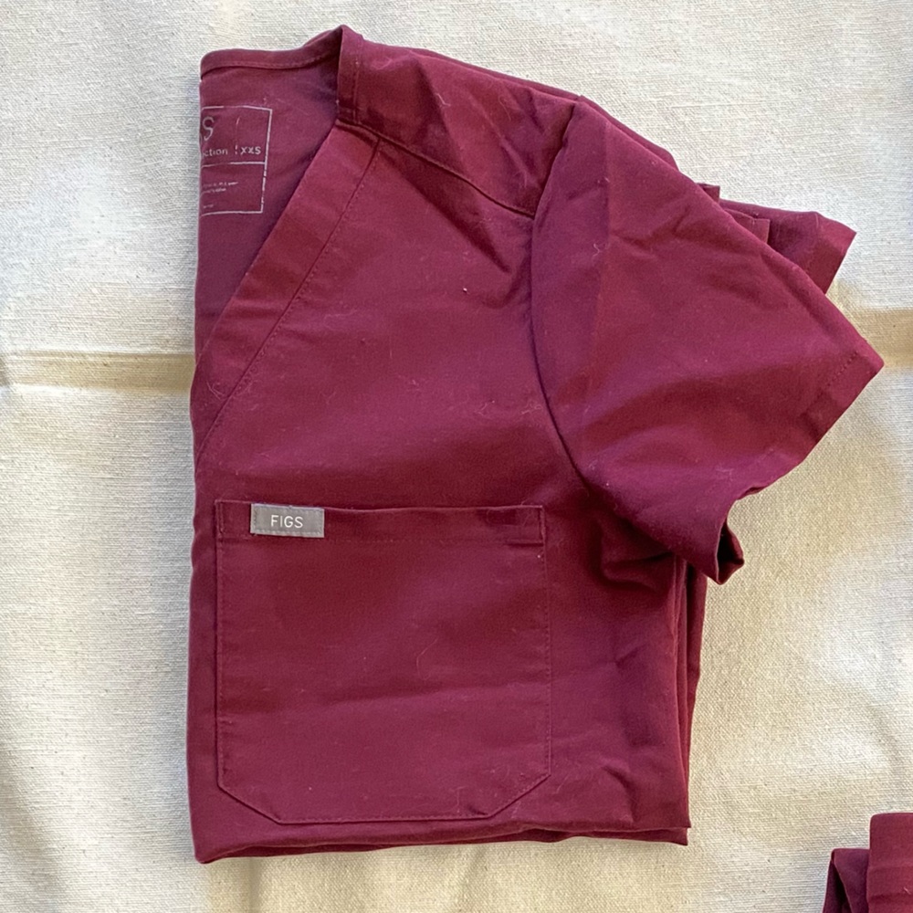 Figs Burgundy Scrub Set